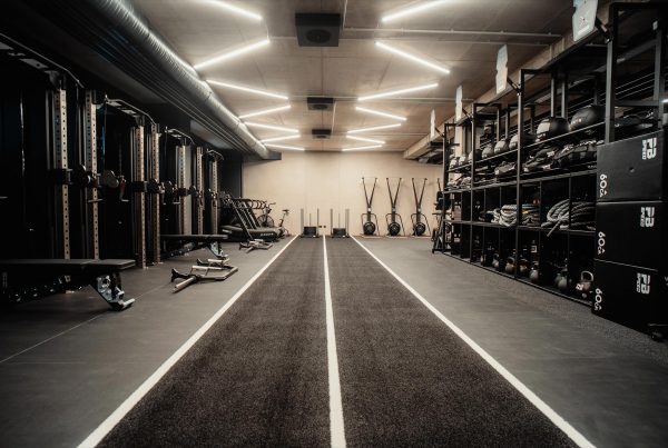 Basement Gym – High Impact Training mit Kraft-, Cardio- und HYROX-Elementen