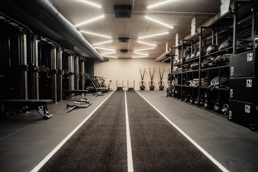 Basement Gym – High Impact Training mit Kraft-, Cardio- und HYROX-Elementen