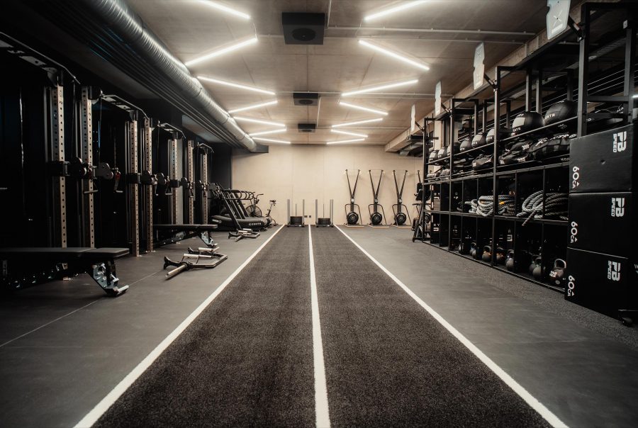 Basement Gym – High Impact Training mit Kraft-, Cardio- und HYROX-Elementen