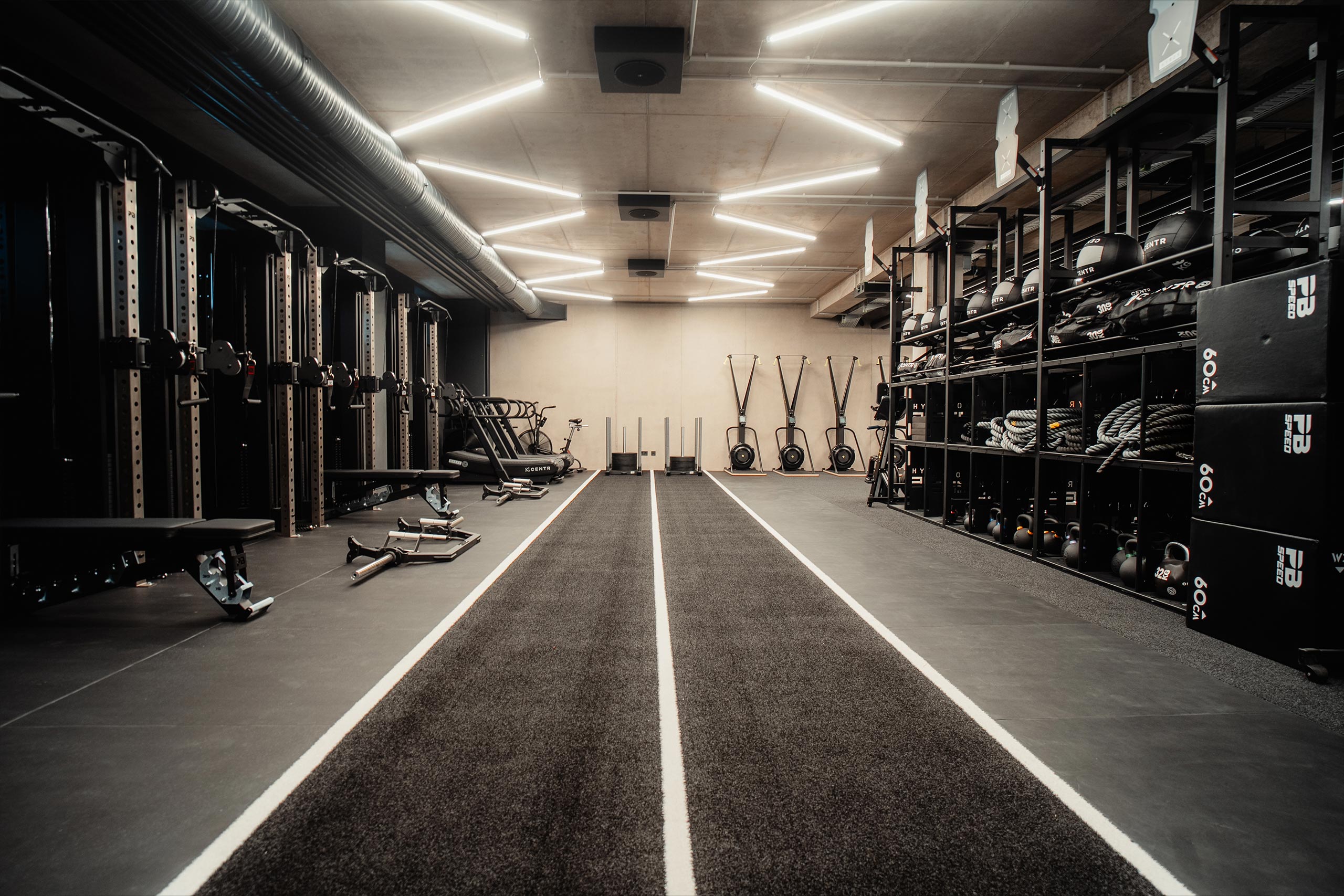 Basement Gym – High Impact Training mit Kraft-, Cardio- und HYROX-Elementen